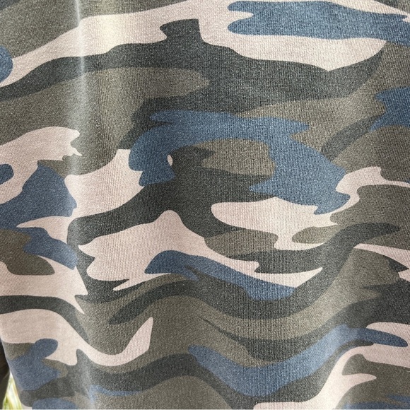 Cabela’s Camo Embroidered Graphic Logo Casual Hoodie - Picture 2 of 12